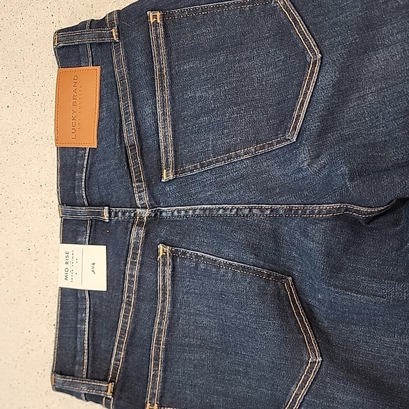 Lucky Brand Mid Rise Super Skinny Jeans in Dark Indigo with Gold Stitching - Picture 7 of 9